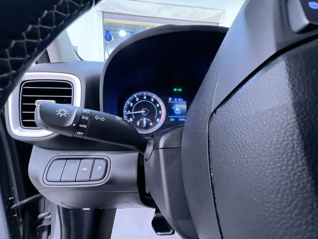 Used 2022 Hyundai Venue SEL FWD image 18