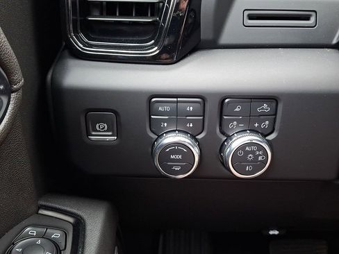 Used 2023 GMC Sierra 1500 AT4 image 23