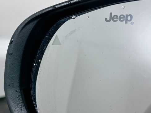 Used 2023 Jeep Compass Latitude image 16