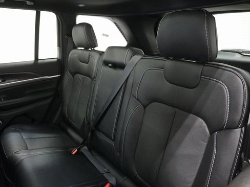 New 2026 Jeep Grand Cherokee Limited image 15