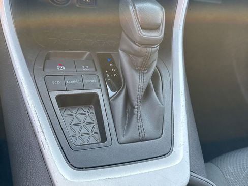 Used 2025 Toyota RAV4 XLE FWD image 16