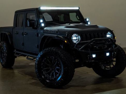 Used 2025 Jeep Gladiator Rubicon w/ Safety Group AWD/4WD image 5