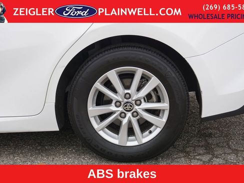 Used 2025 Toyota Camry LE image 9