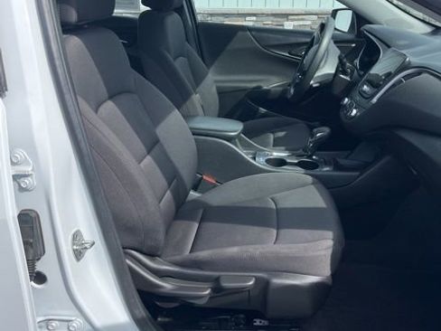 Used 2025 Chevrolet Malibu LS FWD image 33