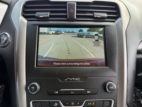 Used 2020 Ford Fusion SE FWD image 32