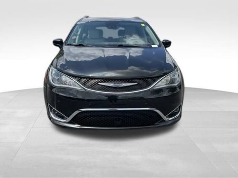Used 2020 Chrysler Pacifica Touring-L Plus w/ Tire & Wheel Group FWD image 2