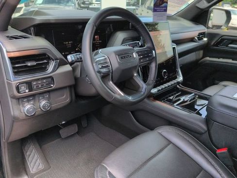 Used 2025 GMC Yukon XL Denali AWD/4WD image 12