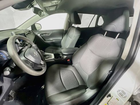Certified 2025 Toyota RAV4 XLE AWD/4WD image 18