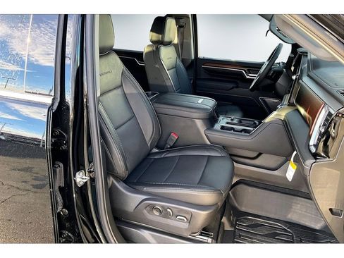 New 2025 GMC Sierra 2500 Denali w/ Denali Reserve Package image 11