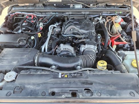 Used 2017 Jeep Wrangler Rubicon w/ Power Convenience Group image 19