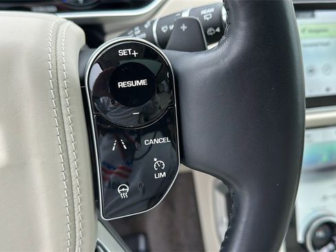 Used 2022 Land Rover Range Rover Westminster Edition image 14