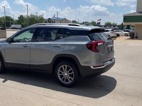 Used 2023 GMC Terrain SLT AWD/4WD image 6