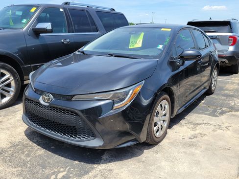 Used 2021 Toyota Corolla LE FWD image 3