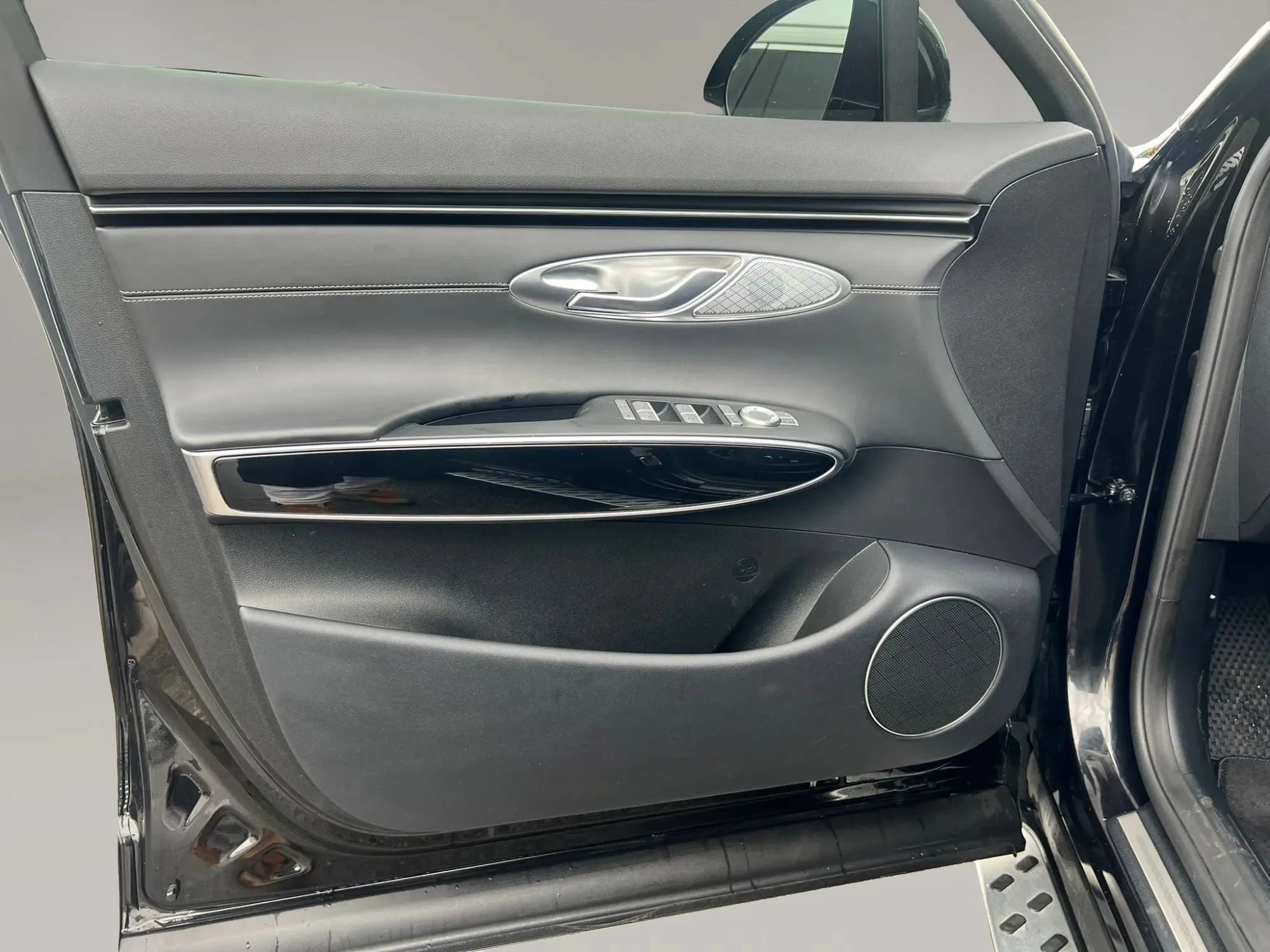 Used 2025 Genesis GV70 2.5T AWD/4WD image 12