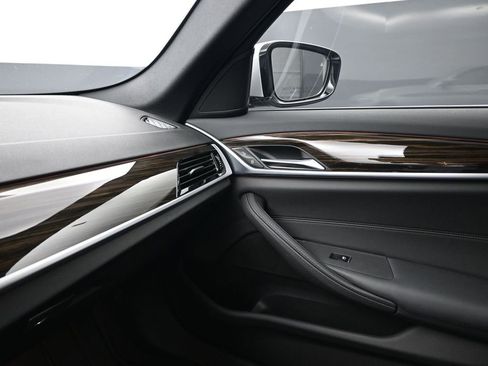 Used 2019 BMW 530i xDrive w/ Convenience Package image 16