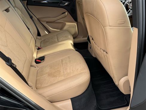 Used 2021 Porsche Macan image 19