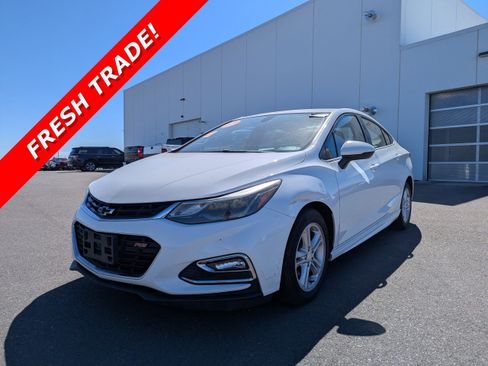 Used 2018 Chevrolet Cruze LT w/ RS Package image 1