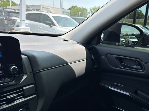 Used 2024 Nissan Pathfinder S AWD/4WD image 29