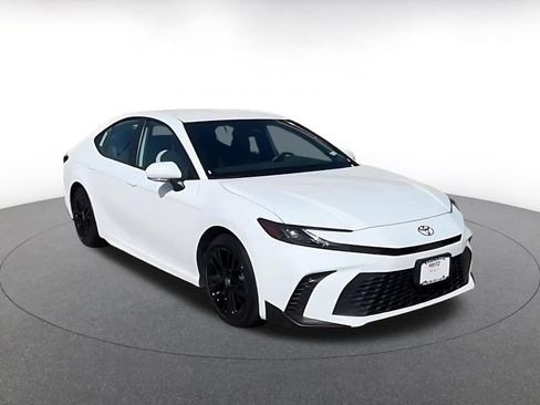 Used 2026 Toyota Camry SE FWD image 3