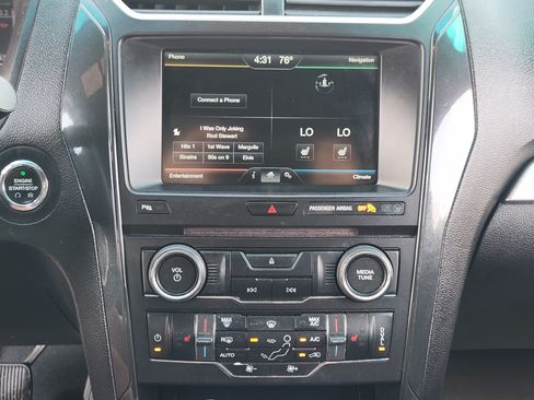 Used 2016 Ford Explorer XLT w/ Equipment Group 202A AWD/4WD image 17