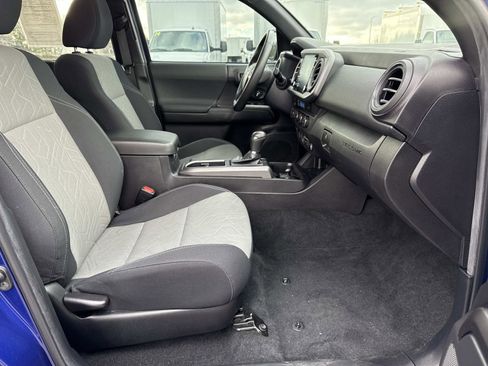 Used 2022 Toyota Tacoma TRD Off-Road image 19