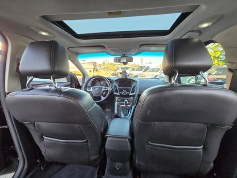 Used 2012 Ford Focus Titanium FWD image 34