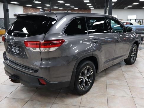 Used 2017 Toyota Highlander Plus AWD/4WD image 5