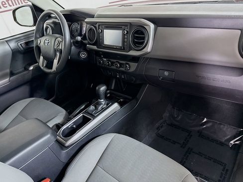 Certified 2018 Toyota Tacoma SR5 AWD/4WD image 31