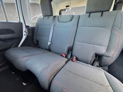 Used 2024 Jeep Wrangler Rubicon image 27