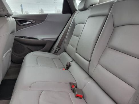 Used 2018 Chevrolet Malibu LT w/ Leather Package image 8