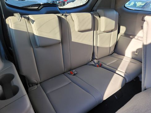 Used 2019 Toyota Highlander XLE image 17