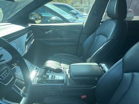 Used 2019 Audi Q8 Prestige w/ Luxury Package AWD/4WD image 4