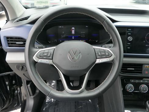 Used 2023 Volkswagen Taos SE w/ Panoramic Sunroof Package AWD/4WD image 17