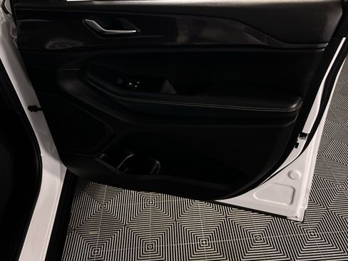 Certified 2023 Jeep Grand Cherokee Laredo image 33