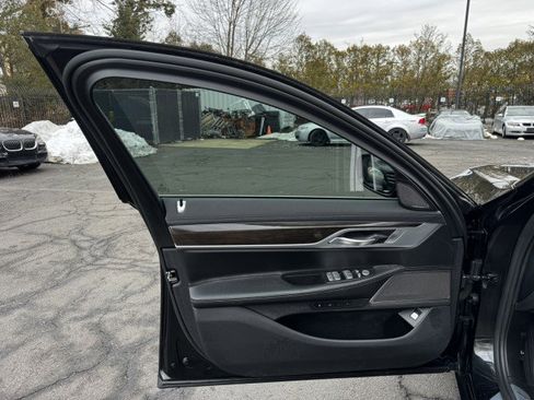 Used 2019 BMW 740i w/ Cold Weather Package RWD image 19