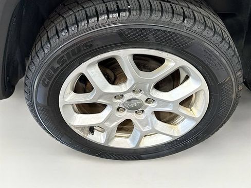 Used 2016 Jeep Renegade Latitude AWD/4WD image 30
