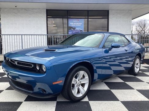 Used 2023 Dodge Challenger SXT image 2