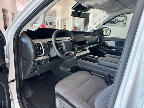 Used 2025 Ford Expedition Max Active AWD/4WD image 2