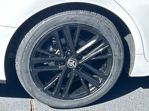 Used 2025 Toyota Camry SE w/ Convenience Package FWD image 9