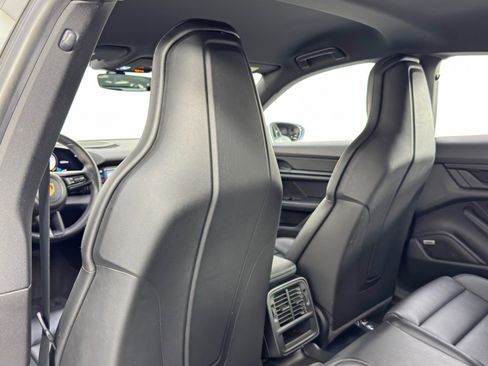 Used 2021 Porsche Taycan image 34