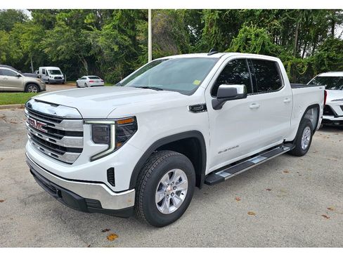 New 2026 GMC Sierra 1500 SLE image 3