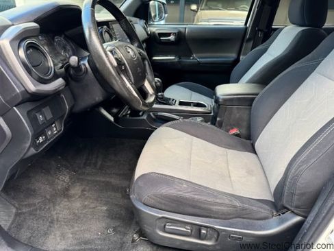 Used 2021 Toyota Tacoma TRD Off-Road w/ Technology Package image 11