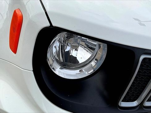 Used 2023 Jeep Renegade Latitude w/ Premium Group image 29