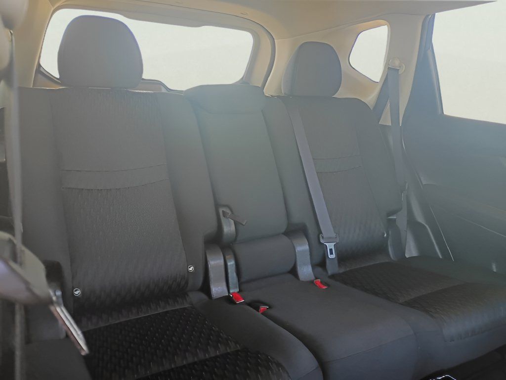 Used 2018 Nissan Rogue SV FWD image 24