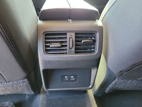 Used 2023 Nissan Rogue SV FWD image 9