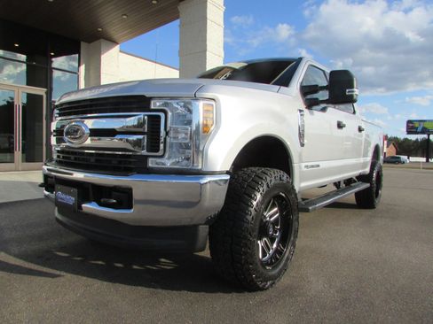 Used 2018 Ford F250 XLT image 2