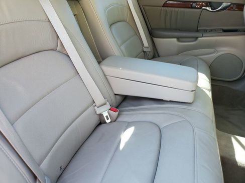 Used 2004 Cadillac De Ville DHS w/ Equipment Group image 36