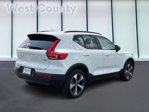 Certified 2026 Volvo XC40 B5 Plus AWD/4WD image 4