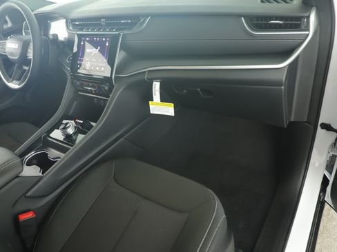 New 2025 Jeep Grand Cherokee Laredo w/ MOPAR Finishing Package image 21