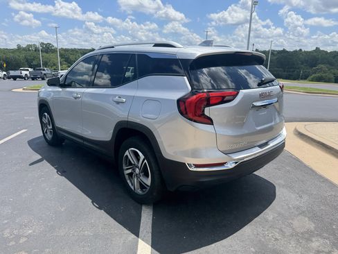 Used 2021 GMC Terrain SLT image 3